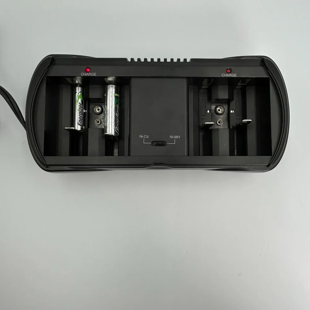 RADIO SHACK Universal Overnight Battery Charger‎ 23-339 Ni-Cd/Ni-MH Tested Works